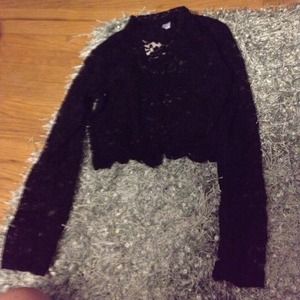 H&M lace cropped shirt