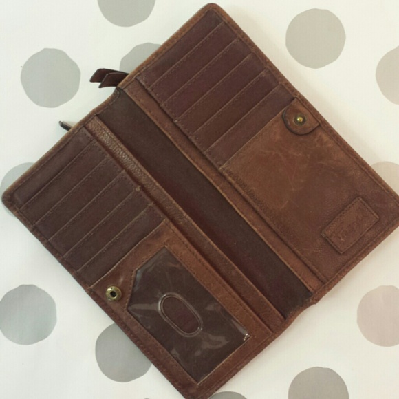 SOLD*NEW ITEM* Fossil Leather Embroidered Wallet - Picture 2 of 3