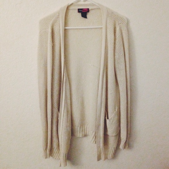 Cream knit cardigan ☻