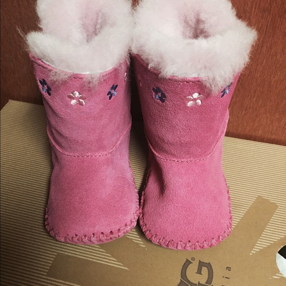 NWOT UGG Australia Cassie Flower Pre-Walker Boots
