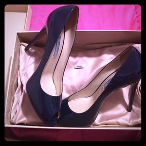 Royal blue Prada heels. Never worn great condition