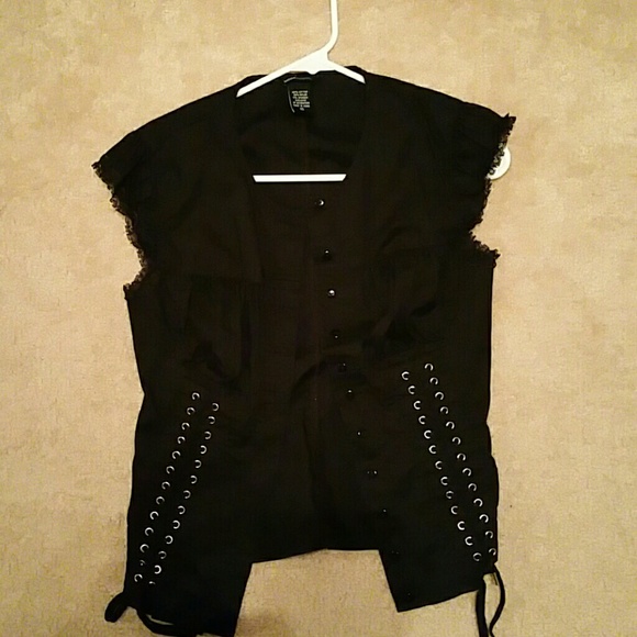 Moda button up top