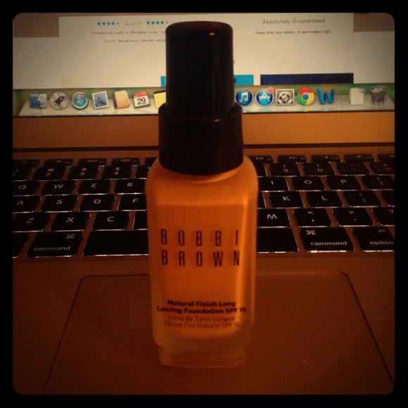 Bobbi Brown Natural Finish Long Lasting Foundation