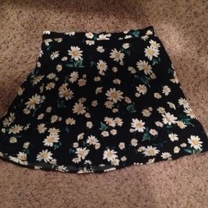 Black and daisy forever 21 skater skirt.