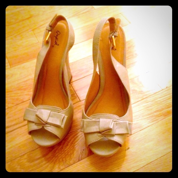 Bow Wedge Sandal beige