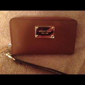 Michael Kors Zip Around Wristlet/ phone case