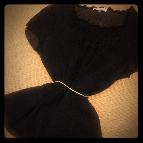 DKNYC Blk chiffon SS top w/ruffle details