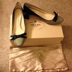 🎉host pick🎉Prada black grey degrade bow shoes