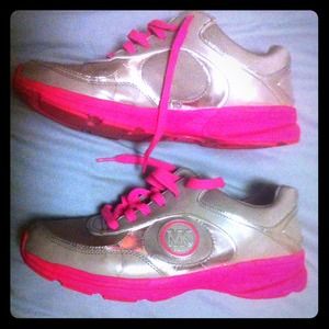 Gray and neon pink tennis shoes👟