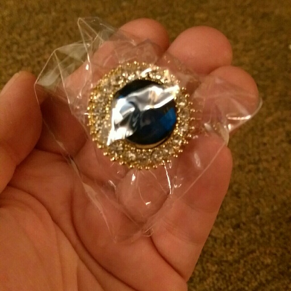 Beautiful ring - Picture 2 of 4