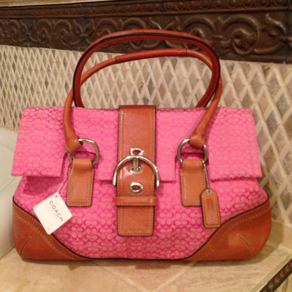 Just reduced!!! $40 off. NWT Original coach purse.