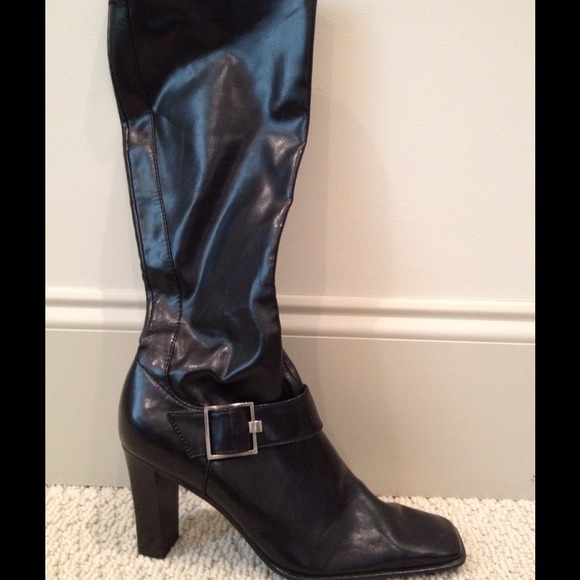 Size 9 pull-on black "leather" boots-like new!