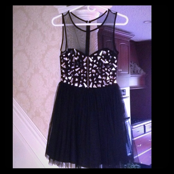 🎉🎊FLASH SALE!🎉🎊 Arden b black dress!