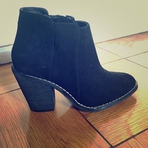 Black Leather Kelsi Dagger Booties NIB