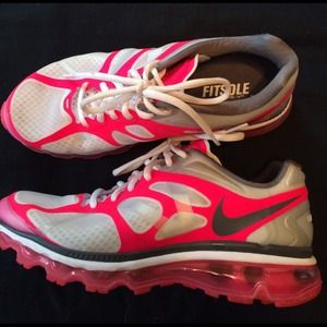 TRADED 🚫 Size 7.5 Nike Air Max