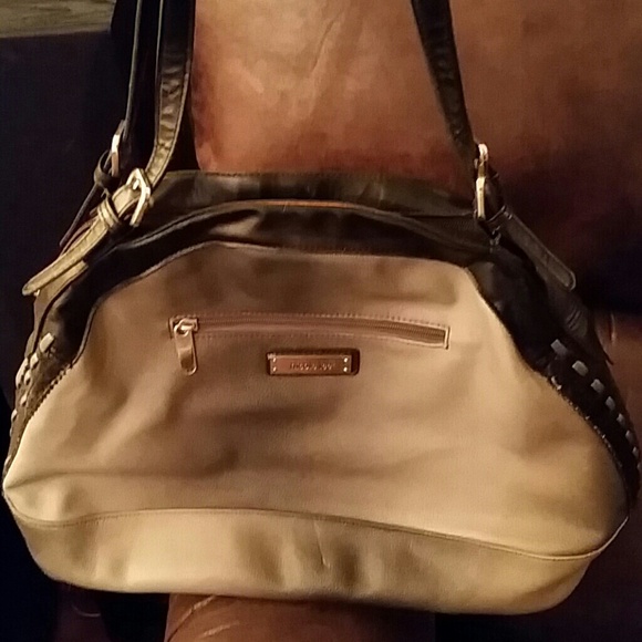 NICOLE LEE - Picture 4 of 4