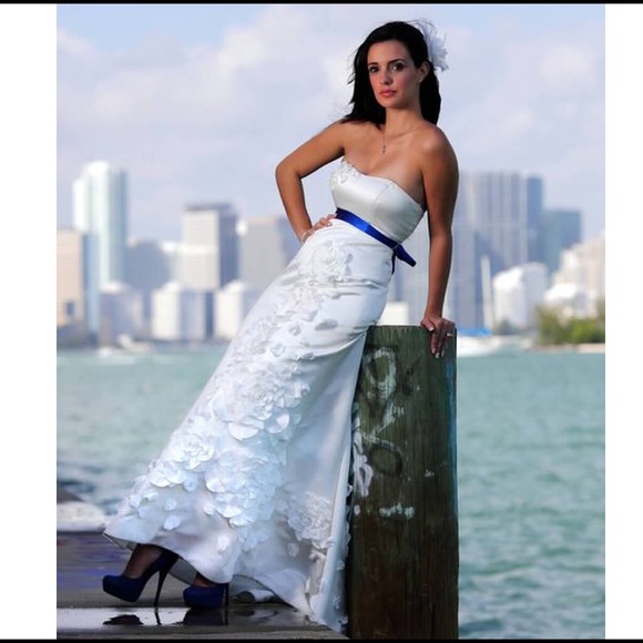 Wedding Dress - Picture 2 of 4