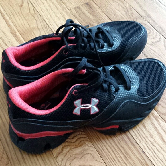 ..Brand NEw!!! UnderArmour Shoe