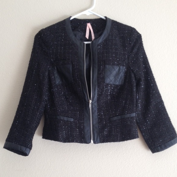 Tweed style fitted jacket collarless
