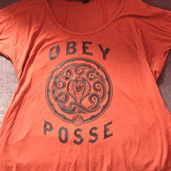 OBEY t shirt like new !!