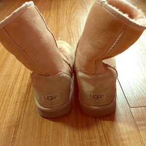 Pre loved light pink UGGS