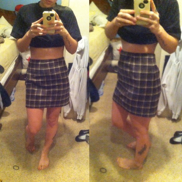 traded!!! TIGHT FITTED WOOL SKIRT - Picture 2 of 3