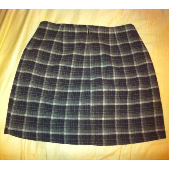 traded!!! TIGHT FITTED WOOL SKIRT - Picture 3 of 3