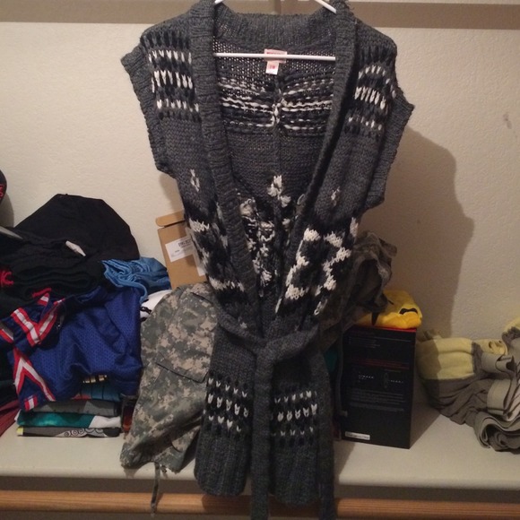 Sweater vest