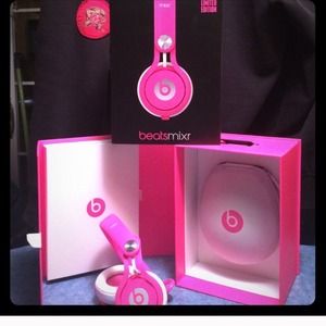 💕BRAND NEW LIMITED EDITION Hot Pink Beat Mixr💕