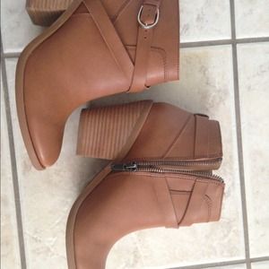 Like new Lucky Brand Booties