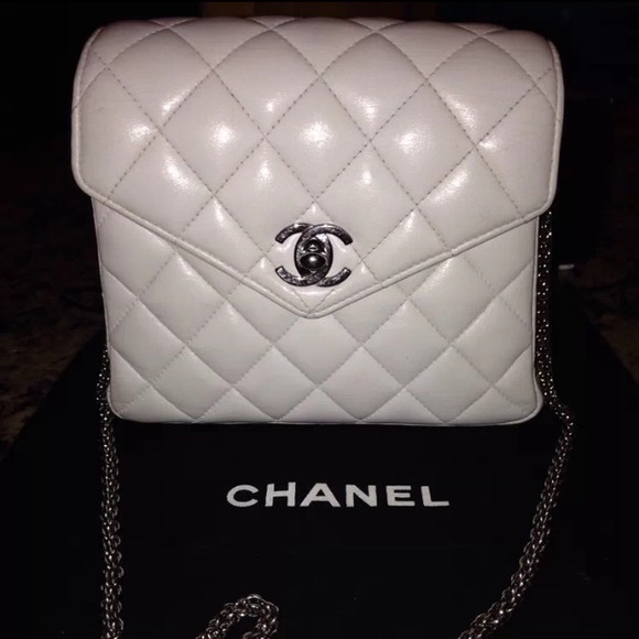 ♦️SOLD♦️ 💯AUTHENTIC CHANEL QUILTED SHOULDER BAG