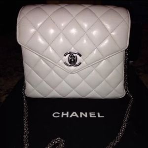 ♦️SOLD♦️ 💯AUTHENTIC CHANEL QUILTED SHOULDER BAG