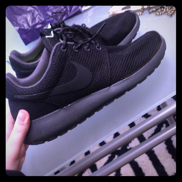 All black Roshes - ON HOLD UNTIL TUESDAY