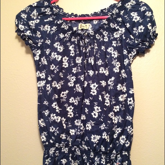 Hollister Top - Picture 2 of 2