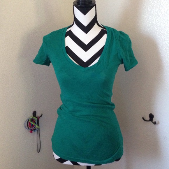 AE green V neck