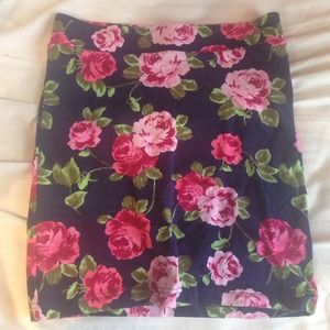 Forever 21 Floral Mid-Waisted Mini Skirt! Size S
