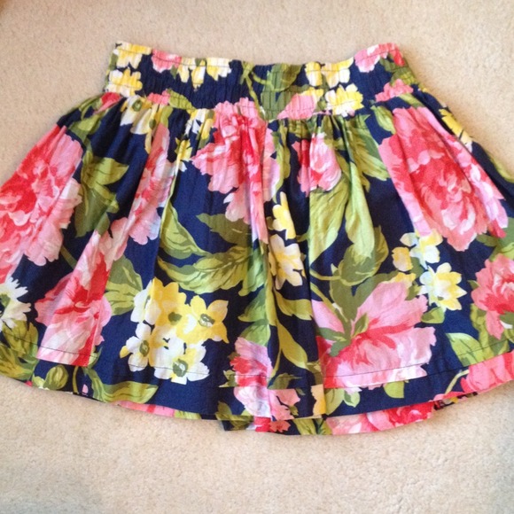 A&F floral skirt - lightly worn