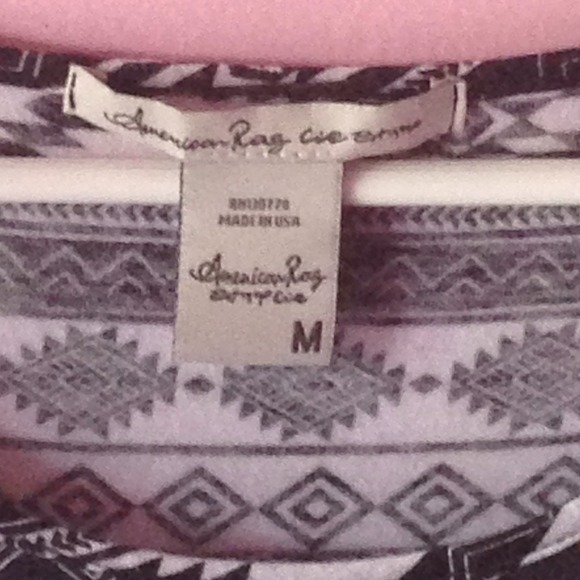 Black and white crop top - Picture 2 of 3