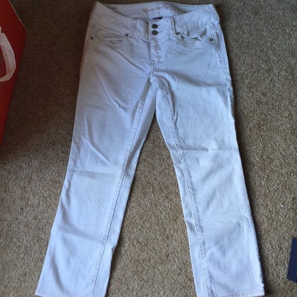American Eagle size 4 White Cropped Jeans