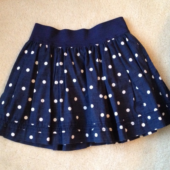 Polka dot A&F skirt (navy)