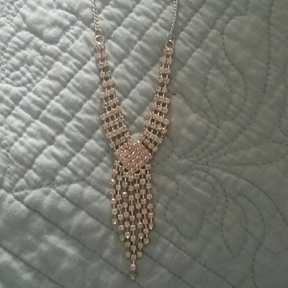 Elegant necklace - Picture 2 of 2