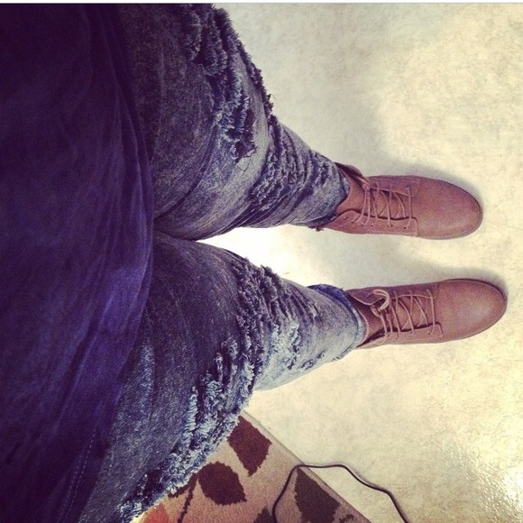 Denim washed jeans (torn style)