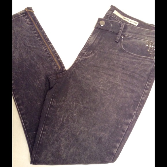 SOLD - DKNY Slim Fit Zippered Rock and Roll Jean - Picture 2 of 4