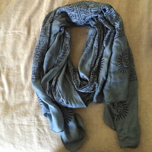 Blue-gray scarf
