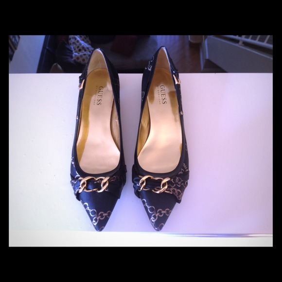SOLD. 🎉 Adorable flats