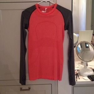 Lululemon long sleeve running top