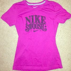 NWOT Slim fit Nike tee 💗✔️