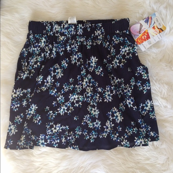 💖💖sold💖💖Adorable flowy blue skirt! NWT!!!