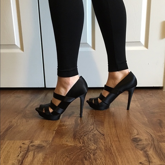 🎉🎉HP🎉🎉 BCBG Strappy Black Satin Platform Heels