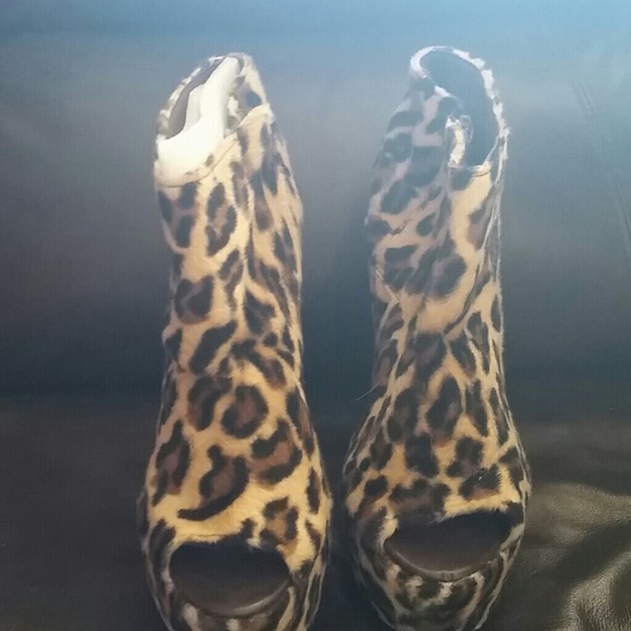 Zoe Shoes - Sexy Brand new peep toe high heels size 8